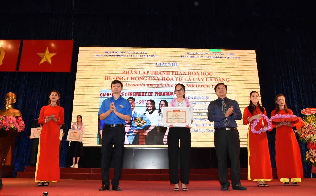 Trường ĐH Nguyễn Tất Thành đẩy mạnh công tác nghiên cứu khoa học trong sinh viên - ảnh 2